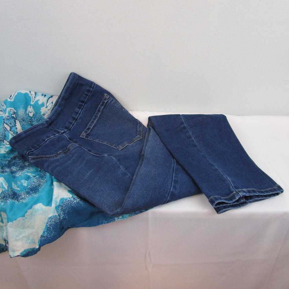 Lee Sculpting Slim Fit Mid Rise Pull On Stretch Jean